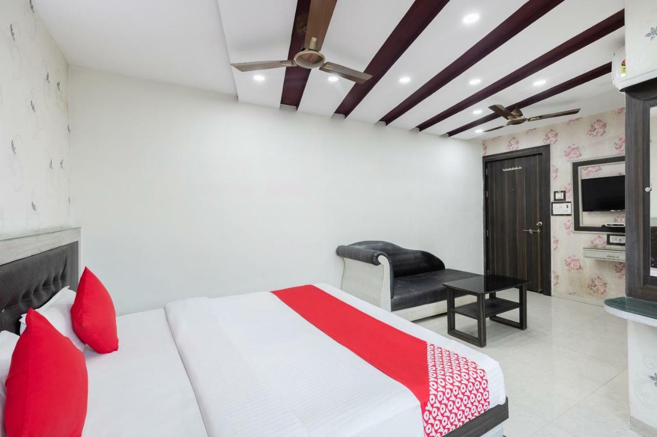 Oyo 45301 Hotel Om Palace Sāgar Dış mekan fotoğraf