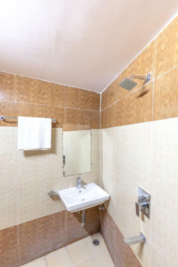 Oyo 45301 Hotel Om Palace Sāgar Dış mekan fotoğraf