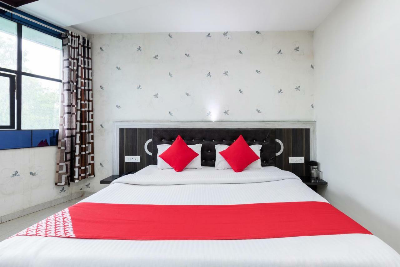 Oyo 45301 Hotel Om Palace Sāgar Dış mekan fotoğraf