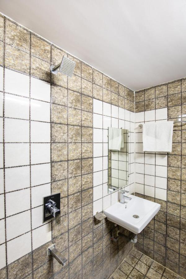 Oyo 45301 Hotel Om Palace Sāgar Dış mekan fotoğraf